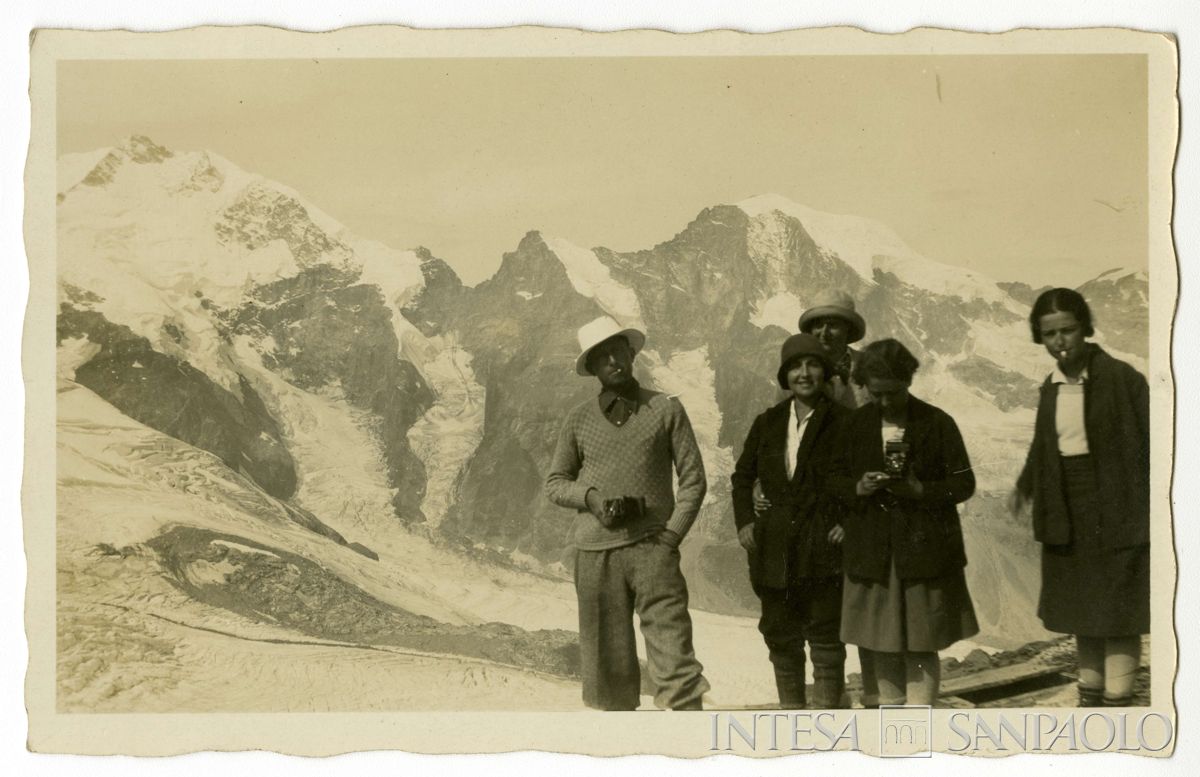 Toeplitz Lodovico con le figlie Rosa Maria Anna (Rosy) e Enrichetta (Rysia), Lina Falk Fabian e altre persone in montagna, primi anni 1930 (fotografo sconosciuto)