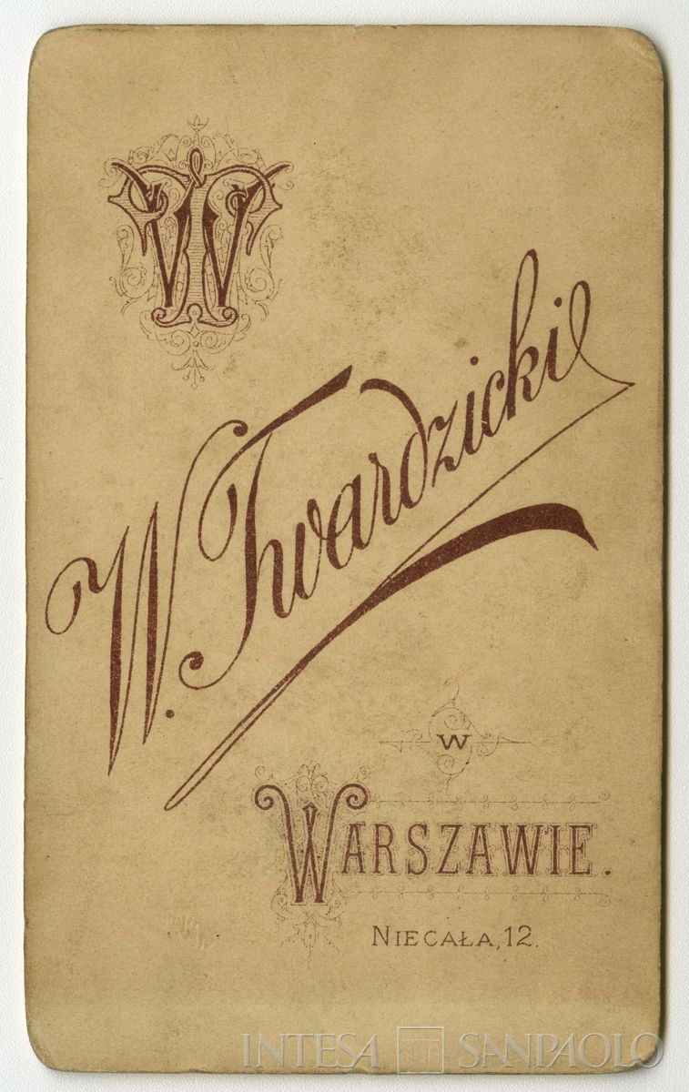 Toeplitz Lodovico ritratto in studio fotografico a mezzo busto, 1890 circa (W. Twardzicki), verso