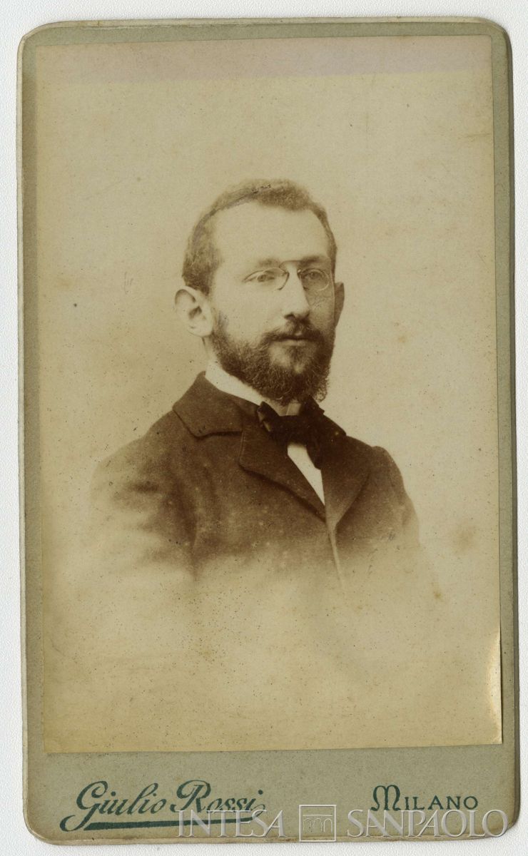 Toeplitz Lodovico ritratto in studio fotografico a mezzo busto, 1895 - 1900 (Giulio Rossi)