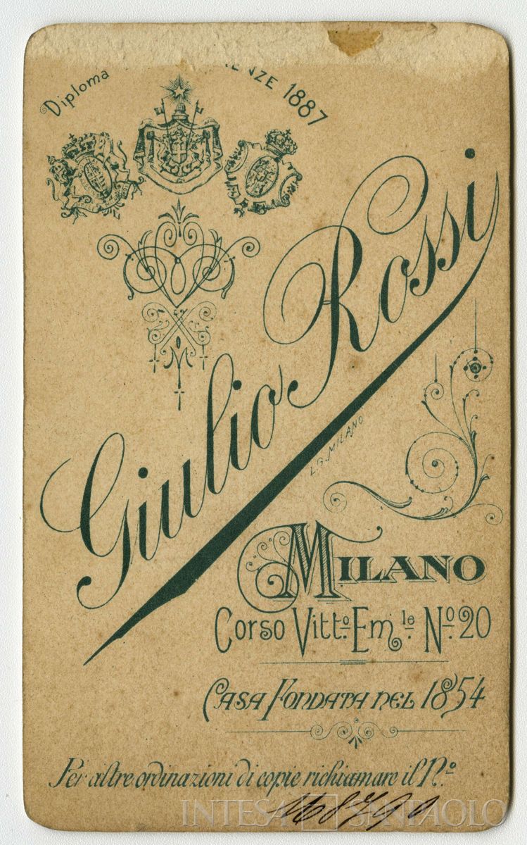 Toeplitz Lodovico ritratto in studio fotografico a mezzo busto, 1895 - 1900 (Giulio Rossi), verso