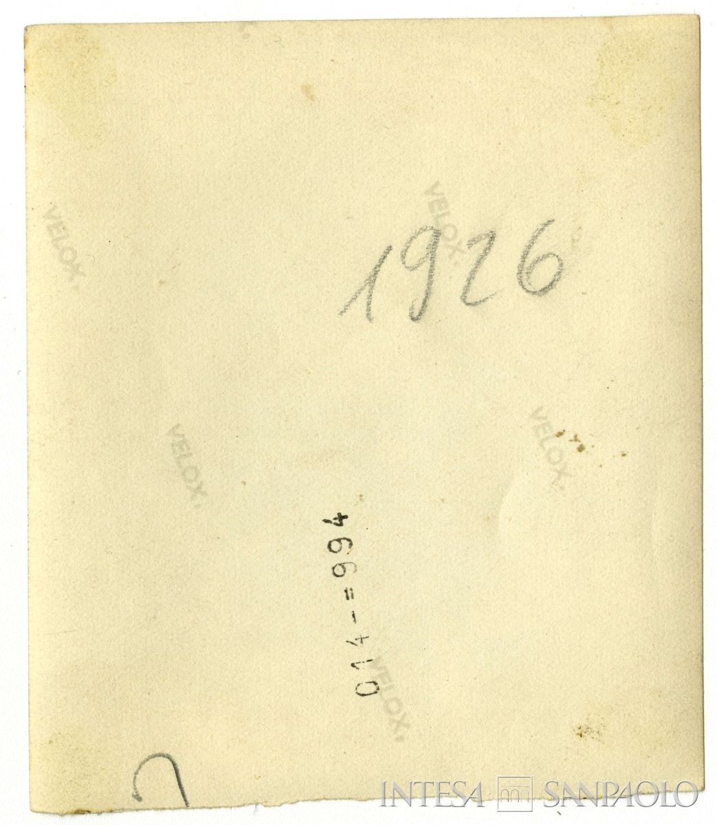 Foto di gruppo all'aperto di Falk Fabian Théodor, Henri e la moglie Zofja Wellisch con il figlio George, Toeplitz Sofia e Rosa Maria Anna (Rosy), 1926 (fotografo sconosciuto), verso