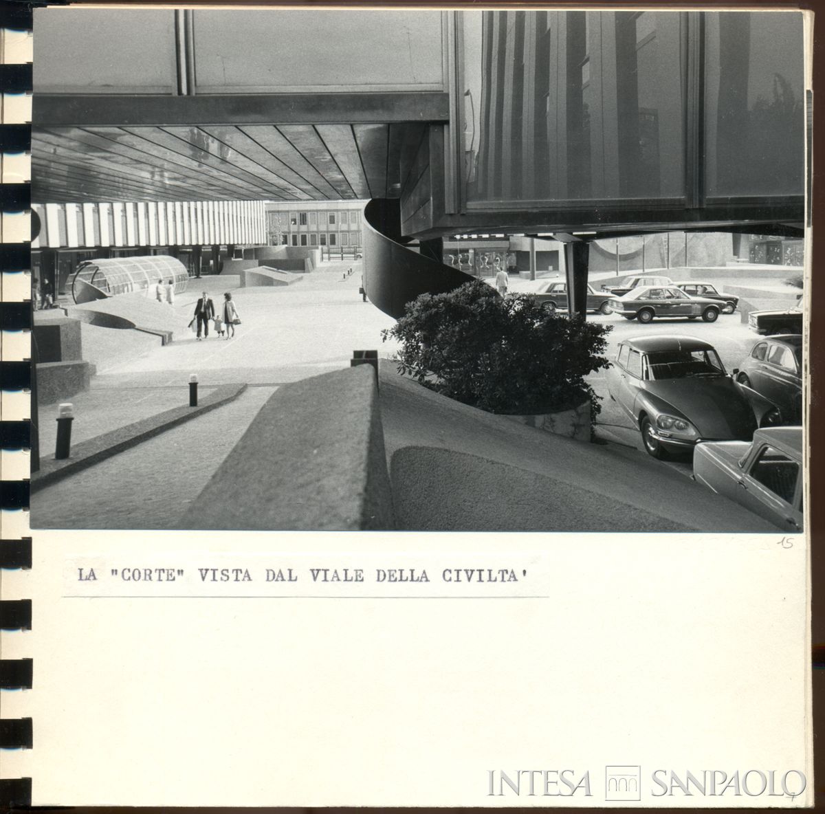 Roma, viale dell'arte 25, scorcio del cortile interno, [1972-1973] (Tullio Leonori)