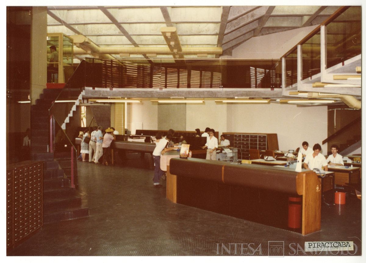 Banco Sudameris Brasil S.A., San Paolo: agenzia di Piracicaba, Praça da Catedral 966, 1985 circa (fotografo sconosciuto)