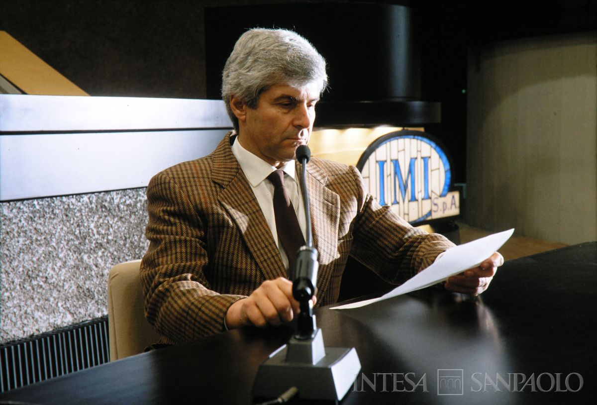 Roma, sede dll'IMI in viale dell'arte 25, impiegato in posa, anni 1990 (Edoardo Montaina)