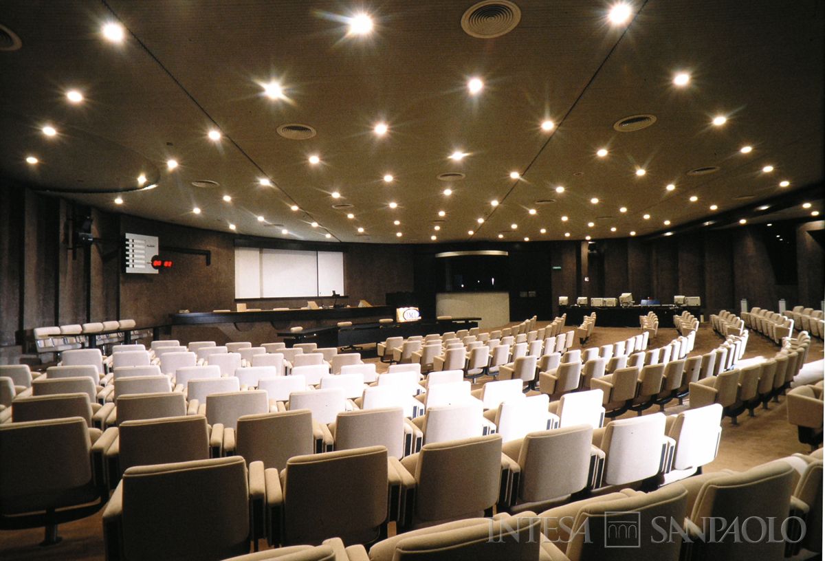 Roma, sede dll'IMI in viale dell'arte 25, sala congressi, anni 1990 (Edoardo Montaina)