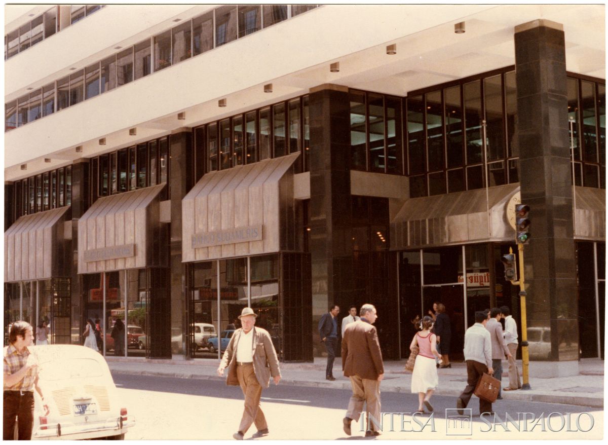 Banco Sudameris, Santiago del Cile: agenzia di Calle Huérfanos, 1980 circa (fotografo sconosciuto)