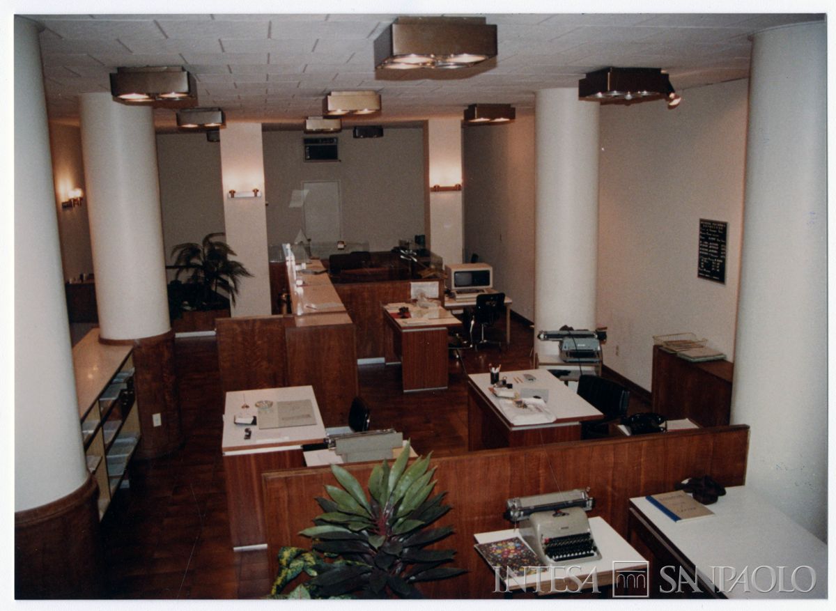 Banco Sudameris S.A., Montevideo: agenzia Centro, 1983 (fotografo sconosciuto)
