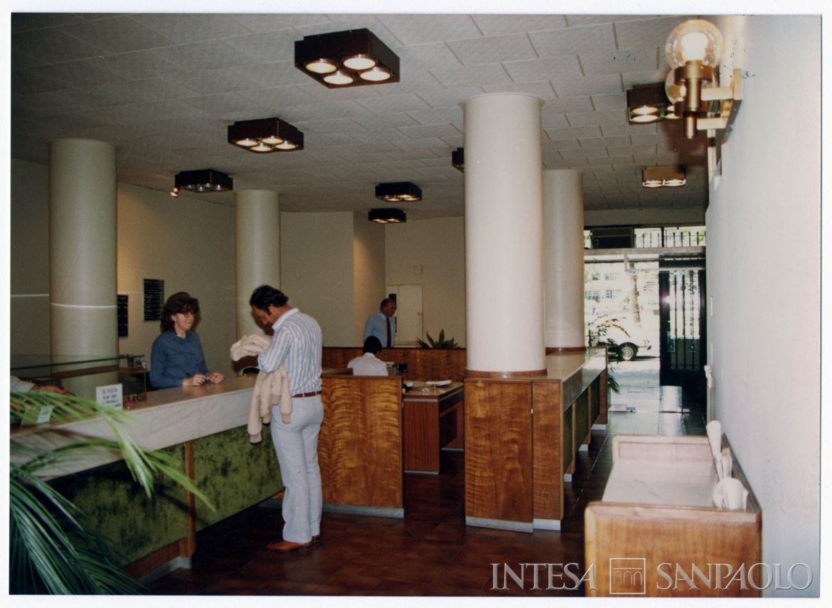 Banco Sudameris S.A., Montevideo: agenzia Centro, 1983 (fotografo sconosciuto)