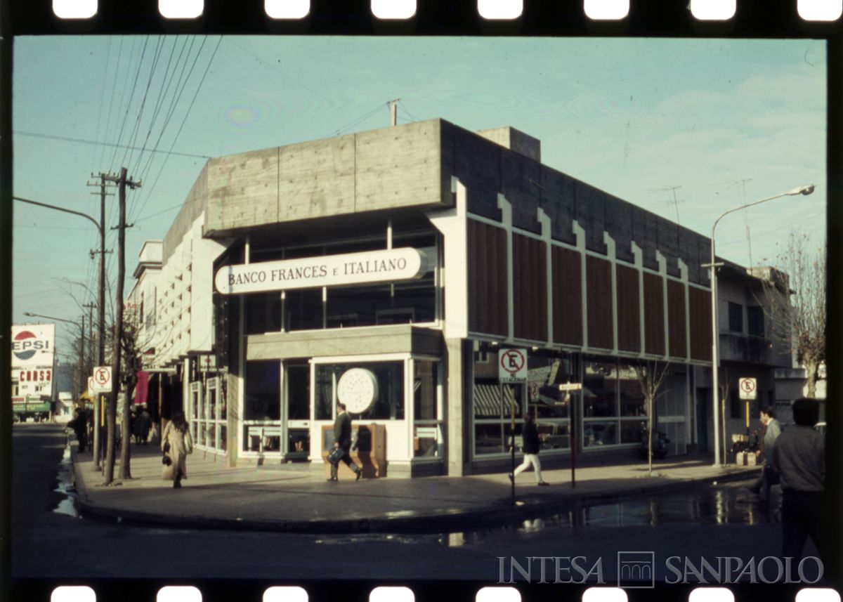 Banca Francese e Italiana per l'America del Sud, Haedo: agenzia definitiva, 1965 - 1975 (fotografo sconosciuto)