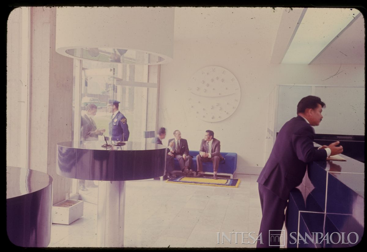 Banca Francese e Italiana per l'America del Sud, Bogotà: agenzia di La Magdalena, Calle 37 8-33, anni 1970-1980 (fotografo sconosciuto)