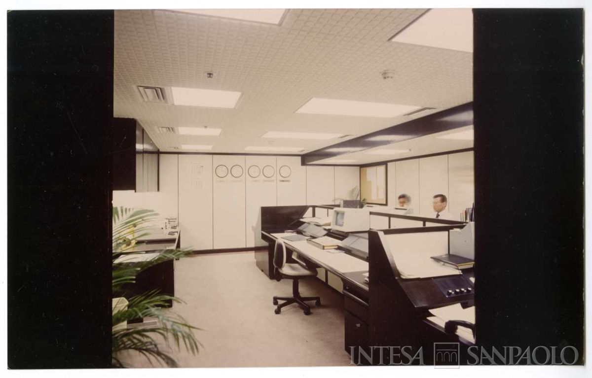 Cariplo, Hong Kong: filiale di Bank of America Tower - Harcourt Road 12, 1991-1994 (fotografo sconosciuto)