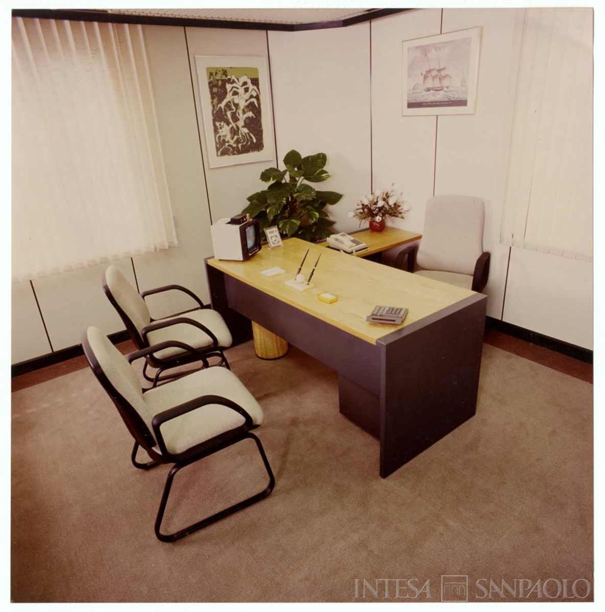 Cariplo, Hong Kong: filiale di Bank of America Tower - Harcourt Road 12, 1988-1994 (foto di Jingbar Productions Ltd)