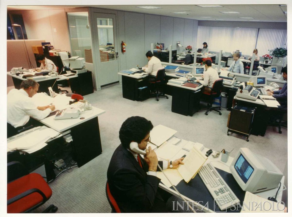 Cariplo, New York: filiale di Fifth Avenue 650, 1987 (foto di Mario La Porta)