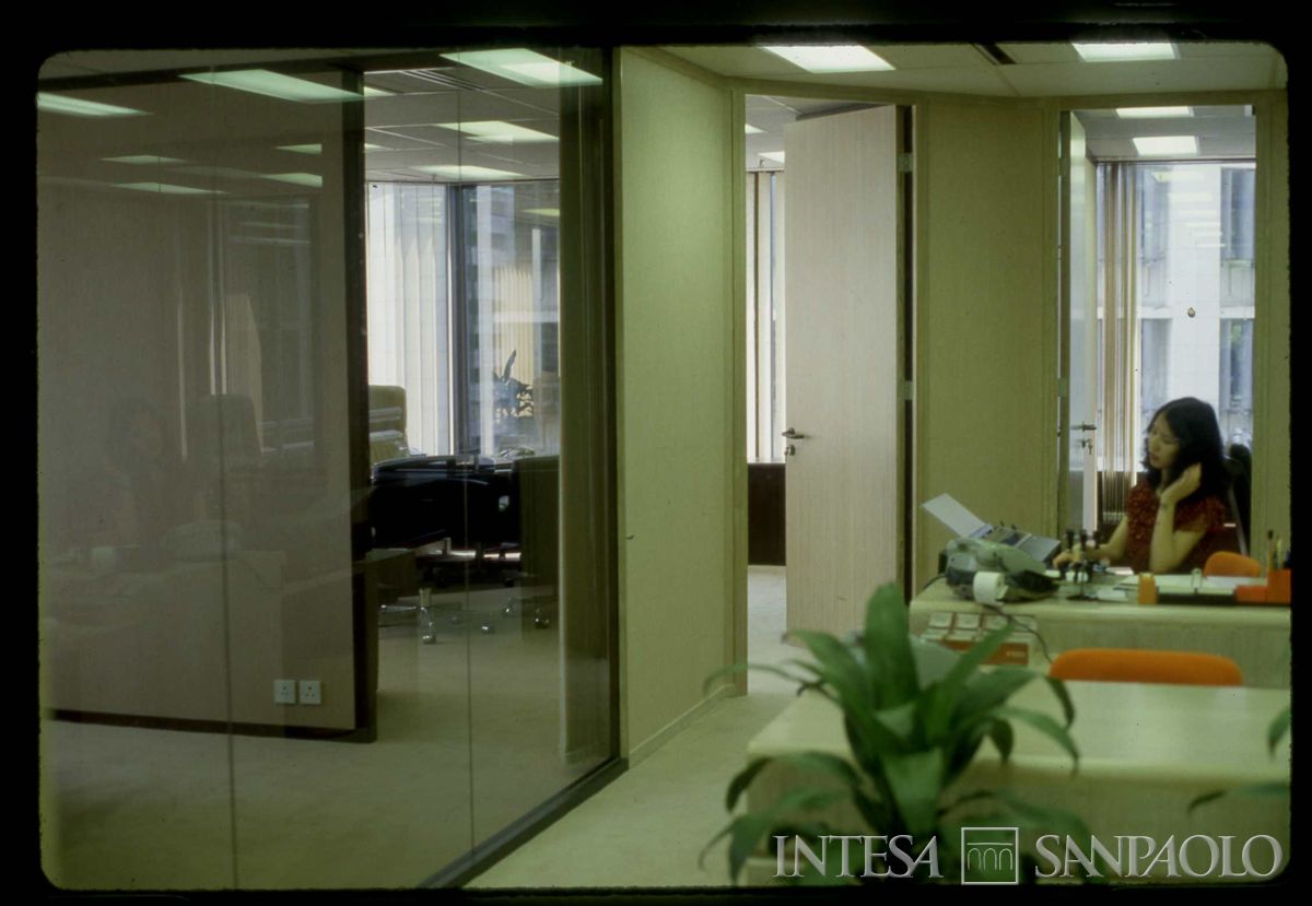 Cariplo, Hong Kong: ufficio di rappresentanza di World Wide House, Des Voeux Road Central 19, 1982-1986 (fotografo sconosciuto)