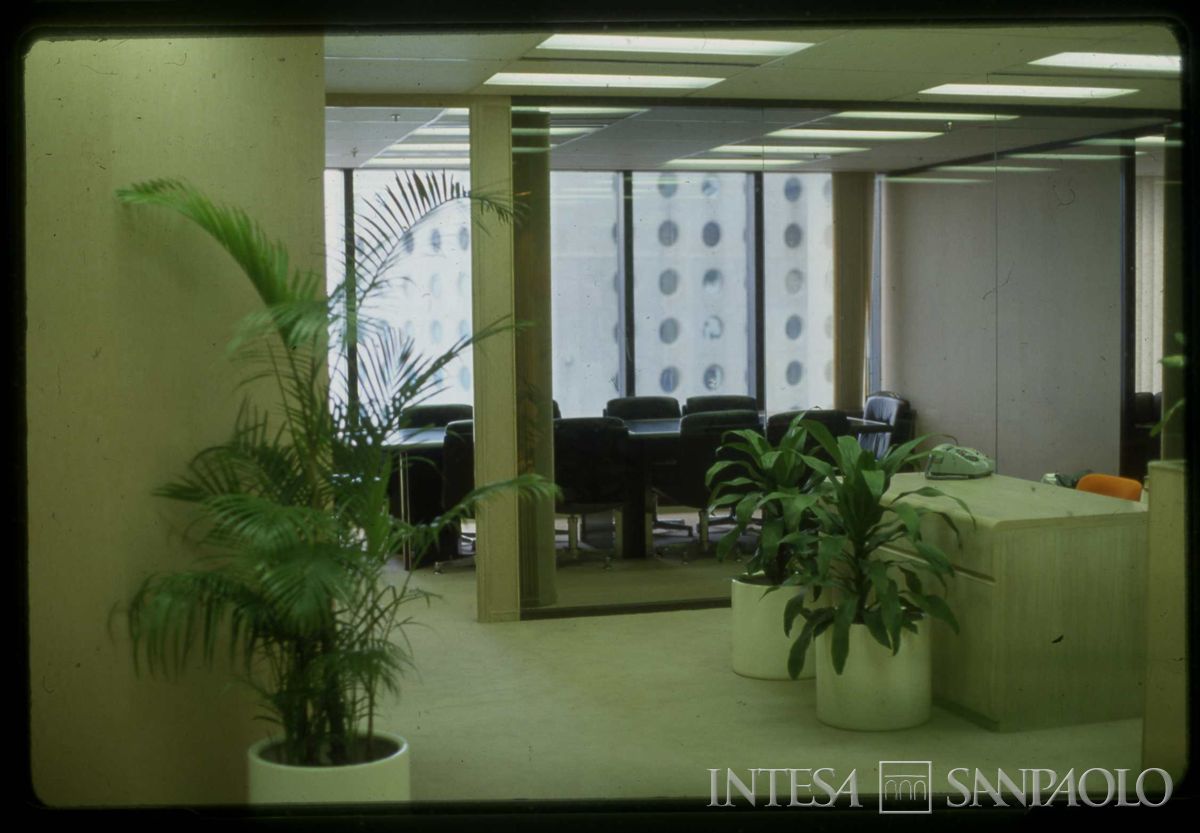 Cariplo, Hong Kong: ufficio di rappresentanza di World Wide House, Des Voeux Road Central 19, 1982-1986 (fotografo sconosciuto)