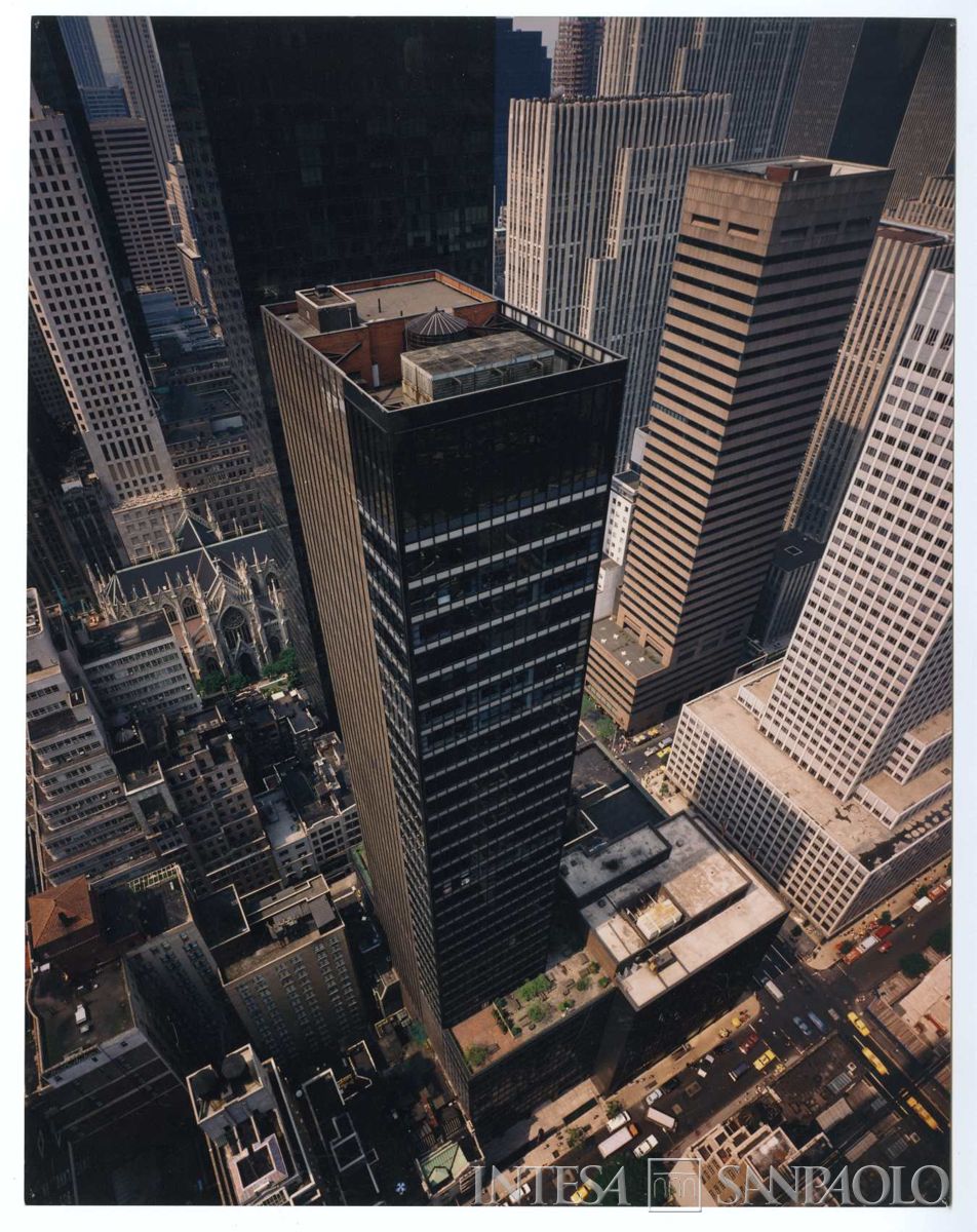 Cariplo, New York: filiale di East 53rd Street 10, 1992 (foto di Andrew Gordon)
