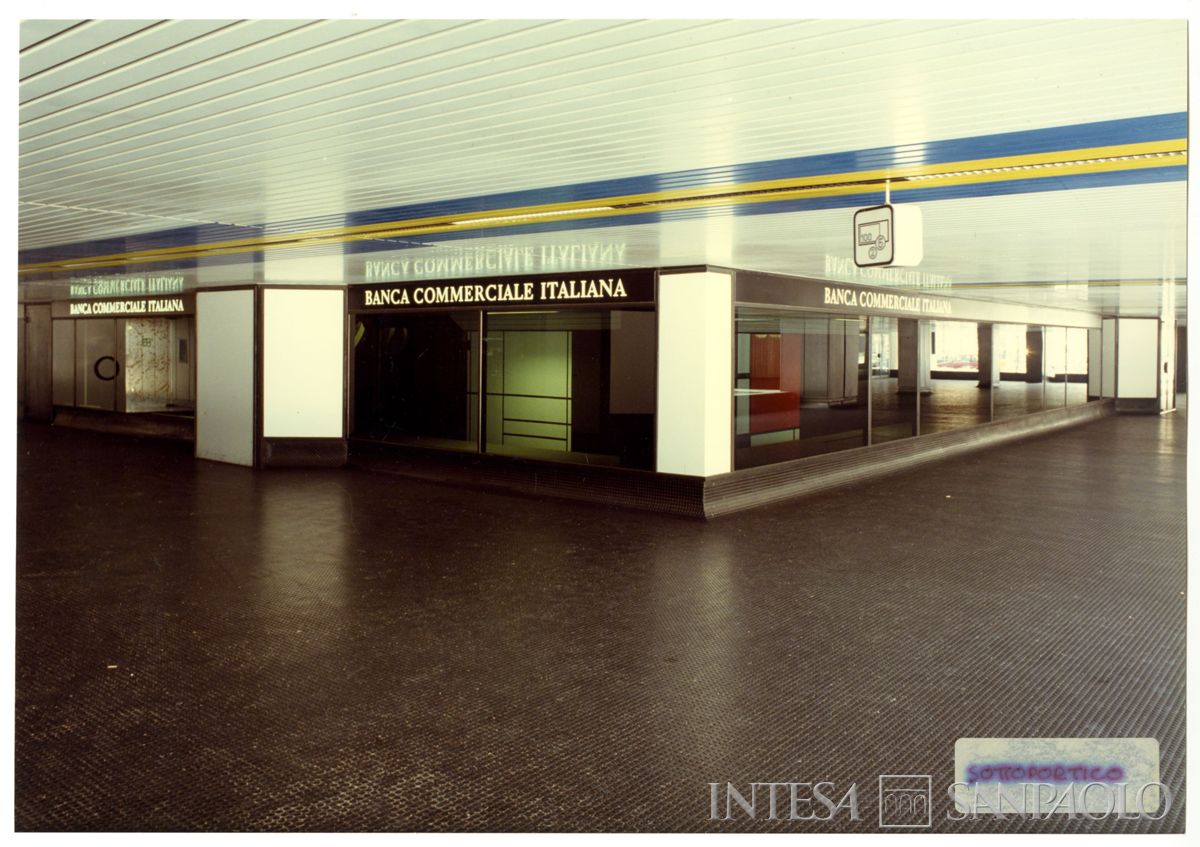 BCI, Assago: succursale Milanofiori, palazzo B, Strada 3, post dicembre 1983 (fotografo sconosciuto)
