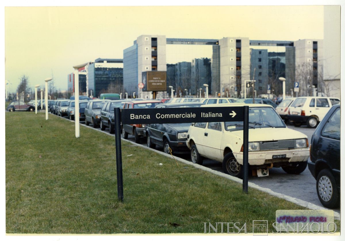 BCI, Assago: succursale Milanofiori, palazzo B, Strada 3, post dicembre 1983 (fotografo sconosciuto)