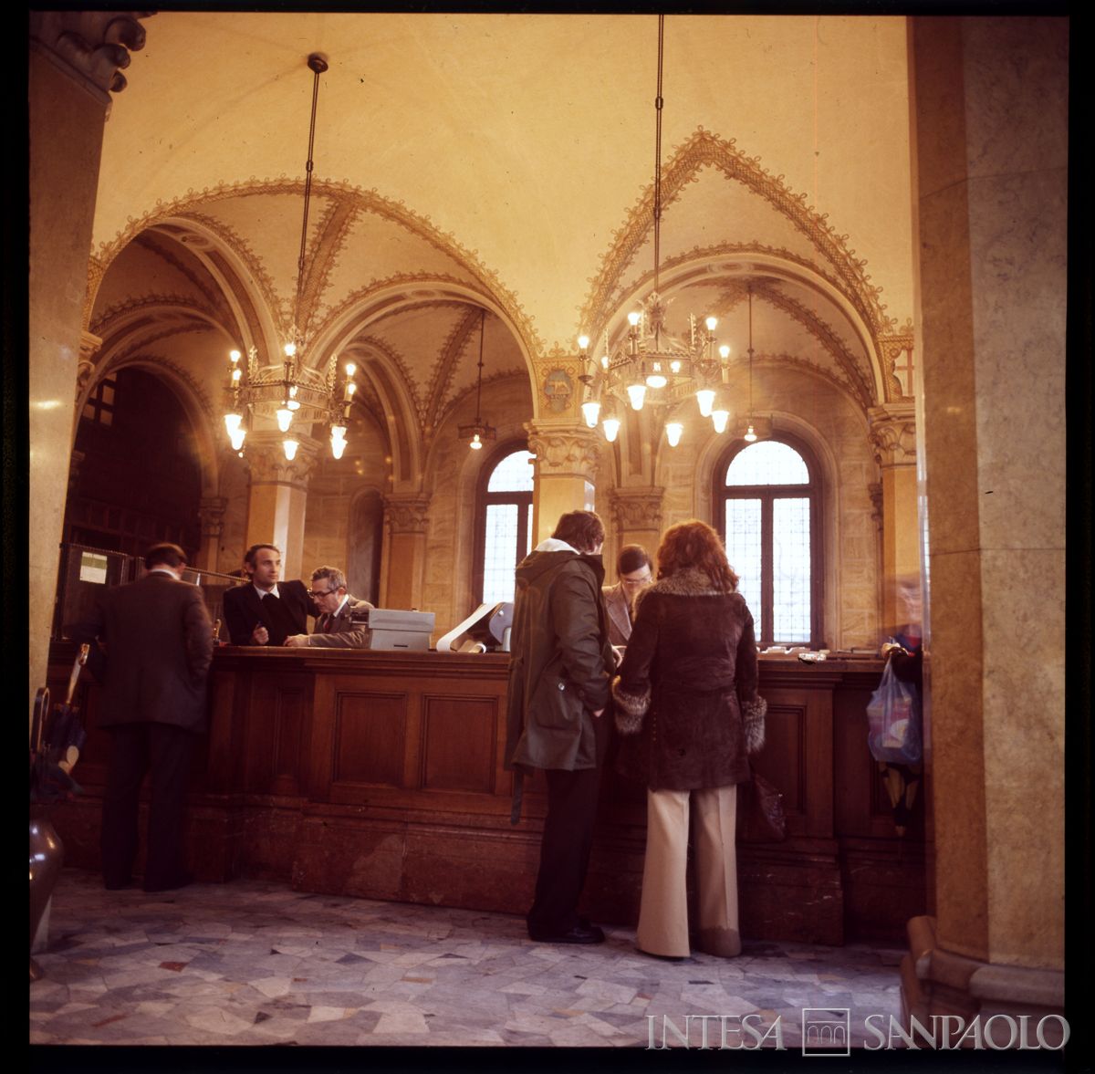 BCI, Como: succursale di Piazza Duomo 1 angolo Via Plinio, anno 1980 (fotografo sconosciuto)