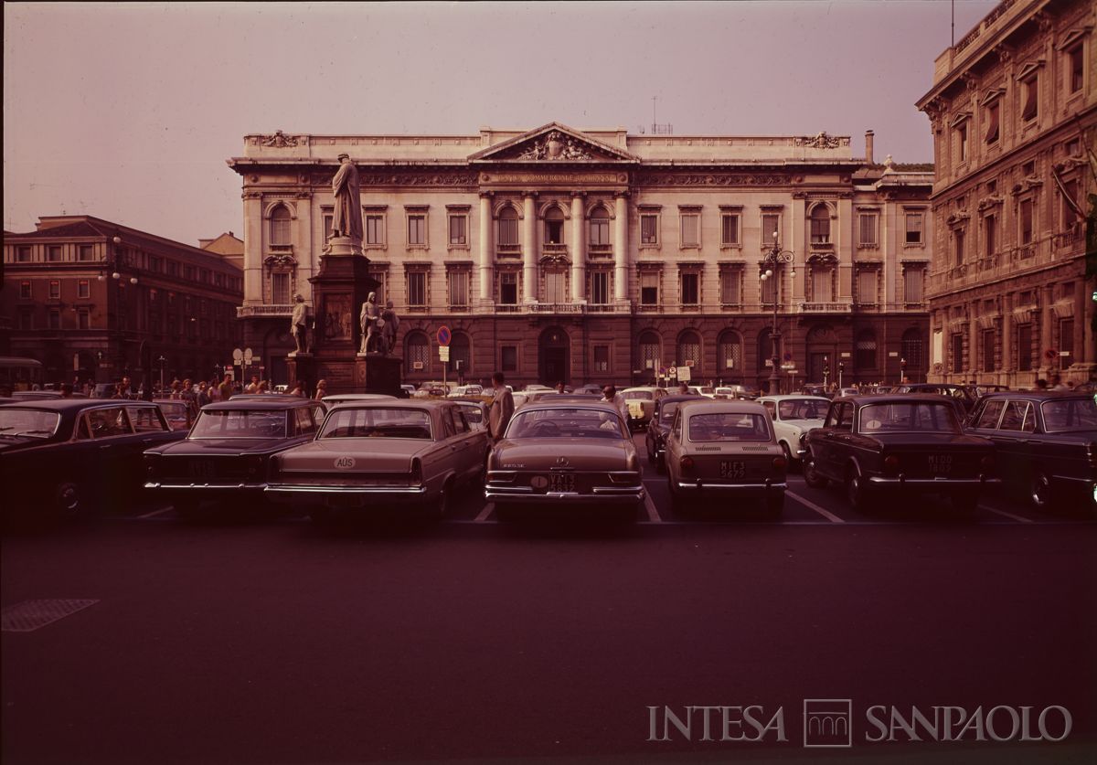 Palazzo di piazza della Scala 6, esterno, 1968 (fotografo Aesse)