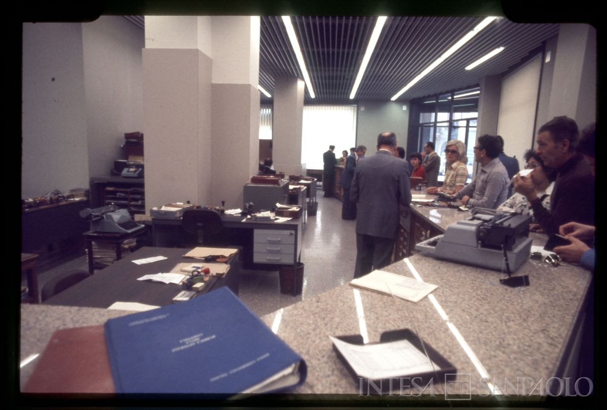 BCI, Gallarate: succursale di [Piazza della Libertà angolo Via G. Verdi], anni 1980 (fotografo sconosciuto)