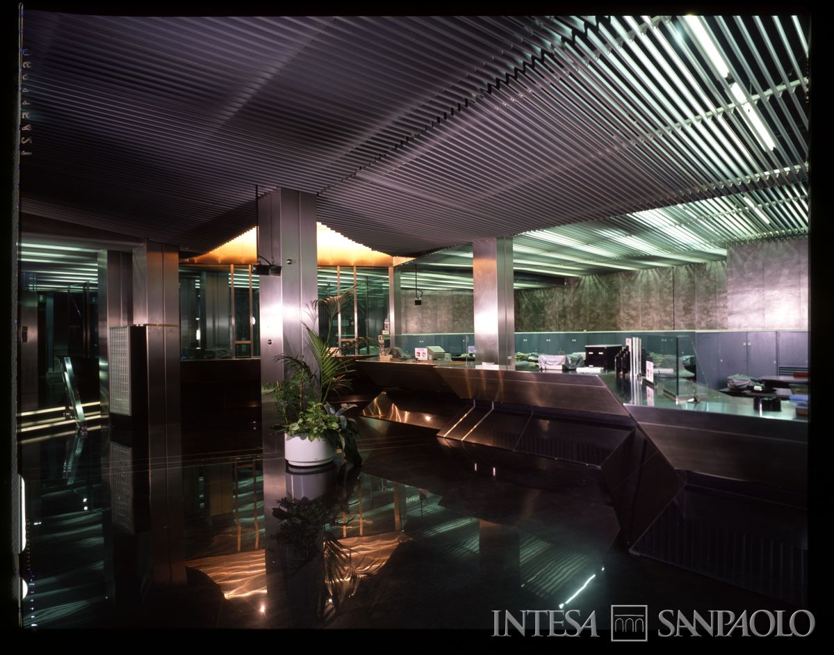 BCI, Arezzo: agenzia di Via Madonna del Prato 120 angolo Via L. d'Arezzo, 1990 (Foto Ricci)