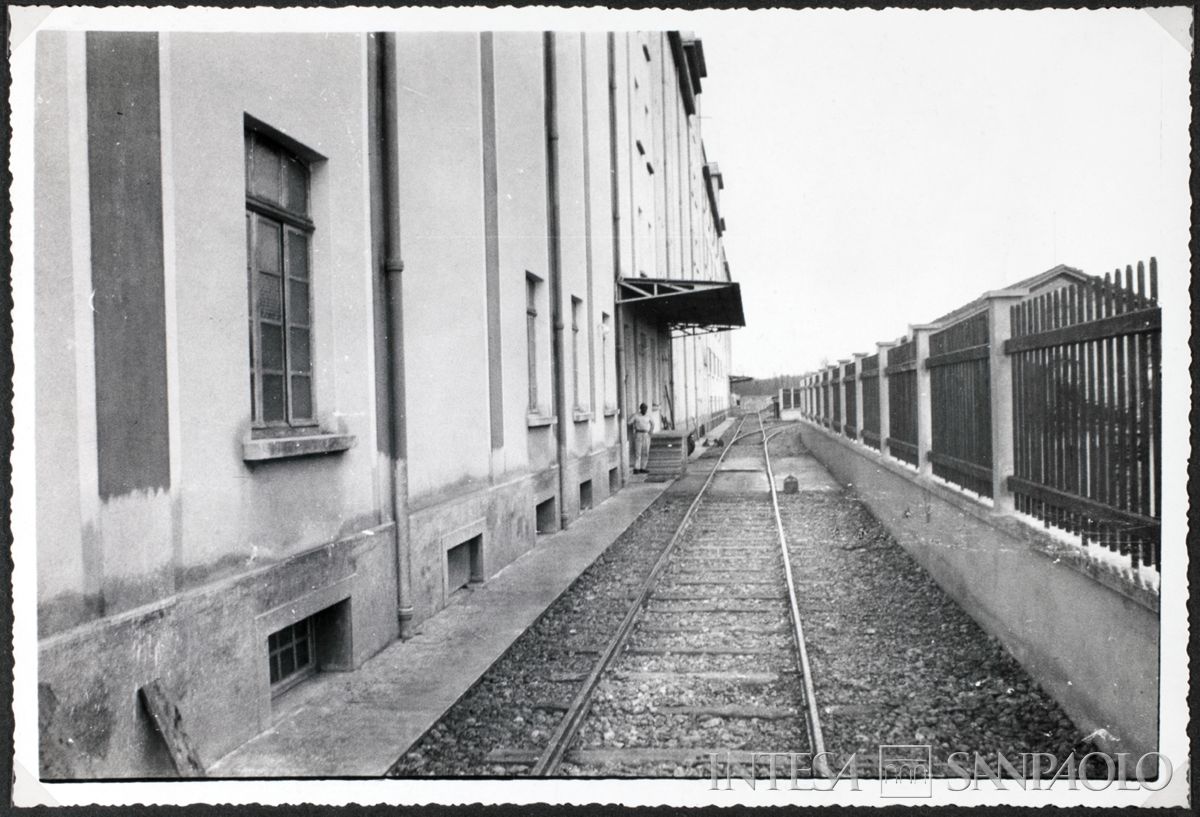 Società Anonima Molino Felice Saini, Cressa (Novara), veduta del molino dal lato della stazione, 1937 (fotografo sconosciuto)
