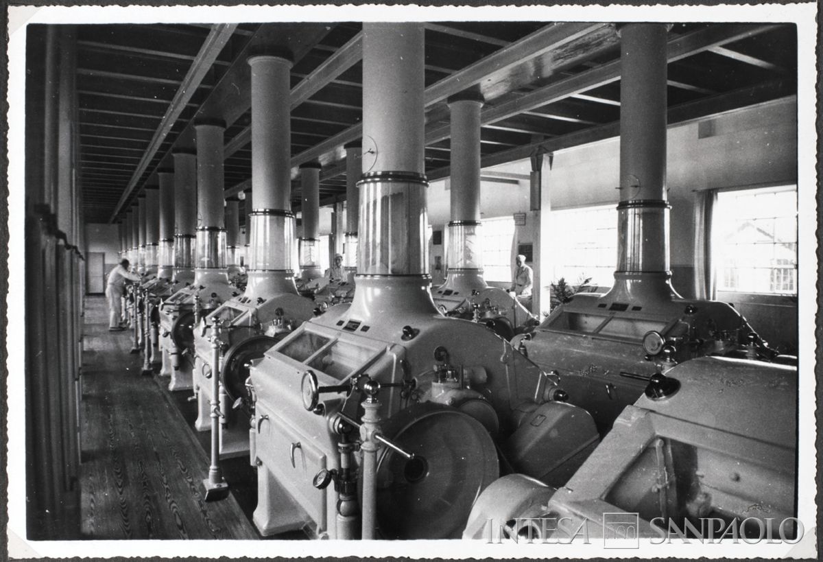 Società Anonima Molino Felice Saini, Cressa (Novara), sala laminatoi, 1937 (fotografo sconosciuto)