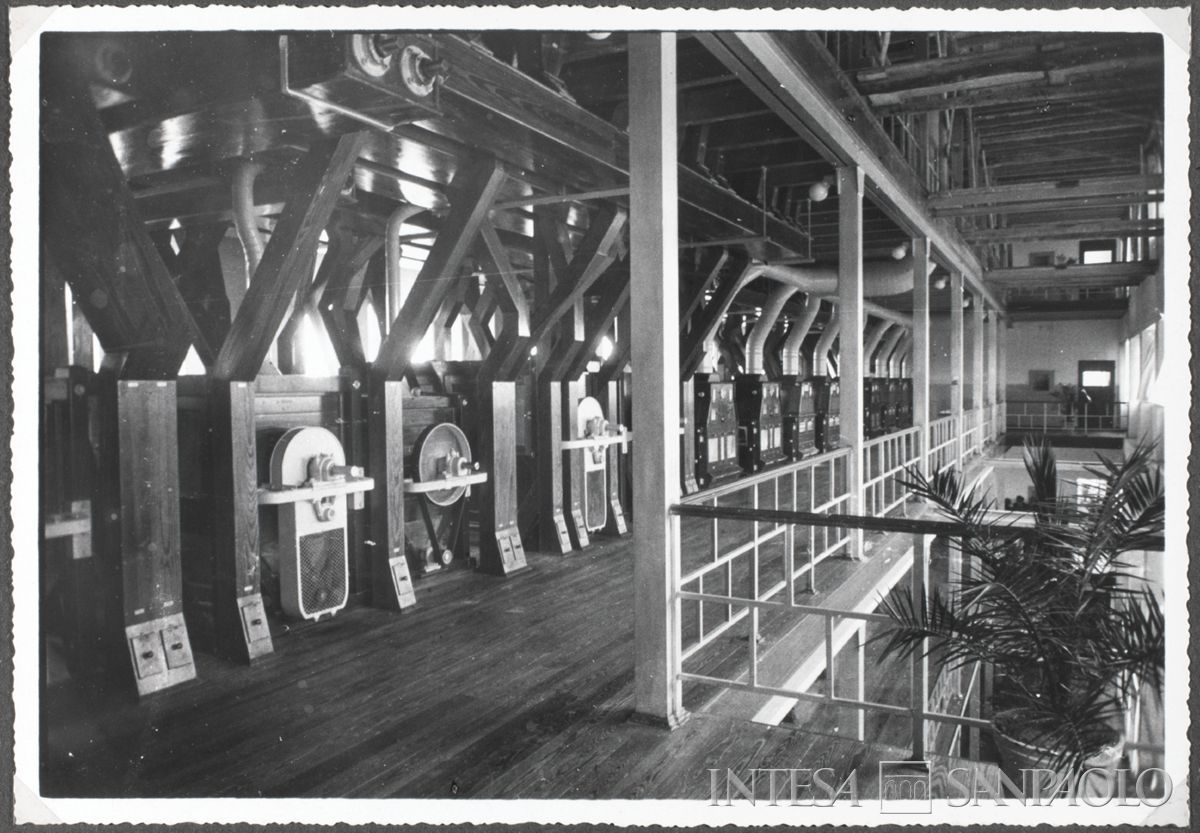 Società Anonima Molino Felice Saini, Cressa (Novara), interno del reparto semolatrici, 1937 (fotografo sconosciuto)