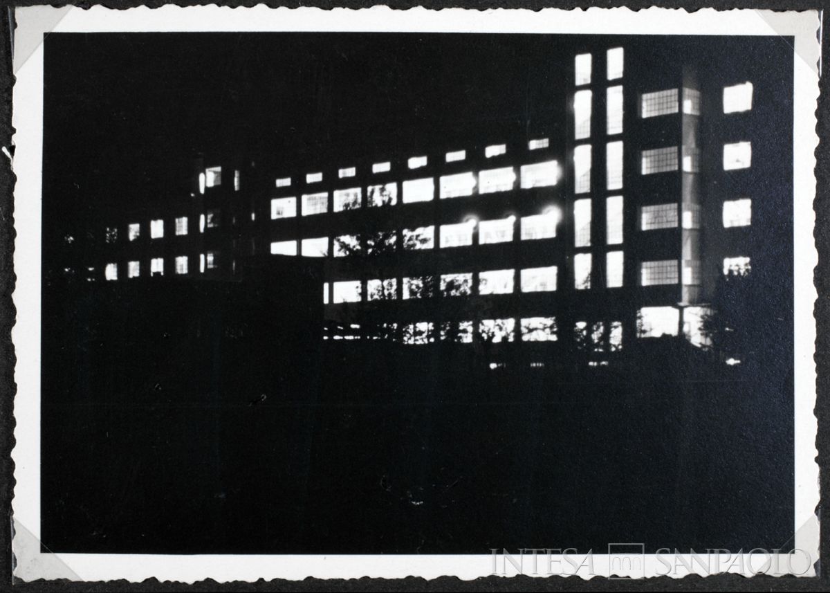 Società Anonima Molino Felice Saini, Cressa (Novara), vista notturne dello stabilimento, 1937 (Erberto Rüedi)