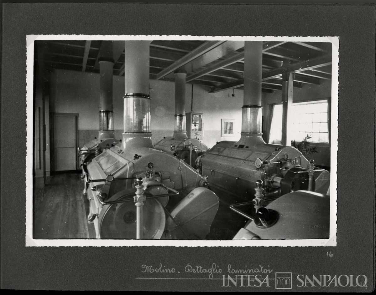 Società Anonima Molino Felice Saini, Cressa (Novara), dettaglio dei laminatoi, 1937 (fotografo sconosciuto)