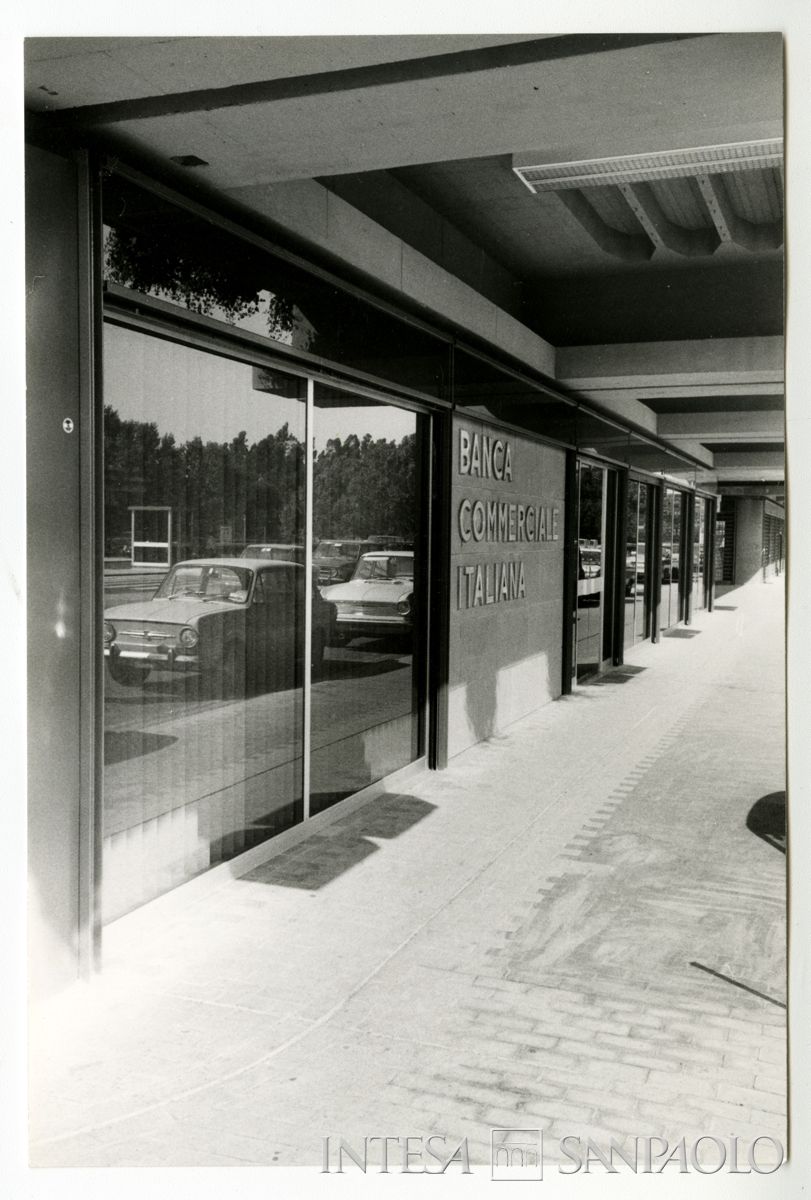 BCI, Roma: agenzia n. 27 di Via Giorgione 73/99 angolo Piazzale del Caravaggio, maggio 1972 (Foto Zaghi)