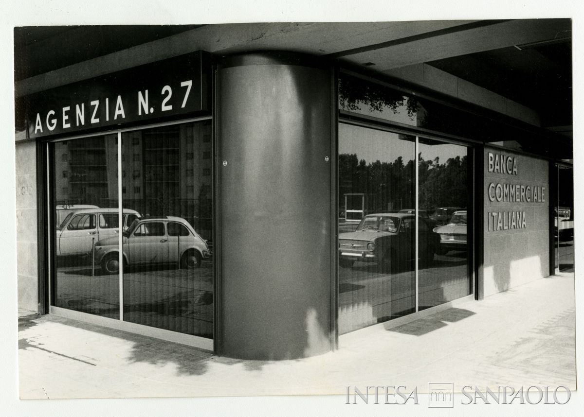 BCI, Roma: agenzia n. 27 di Via Giorgione 73/99 angolo Piazzale del Caravaggio, maggio 1972 (Foto Zaghi)