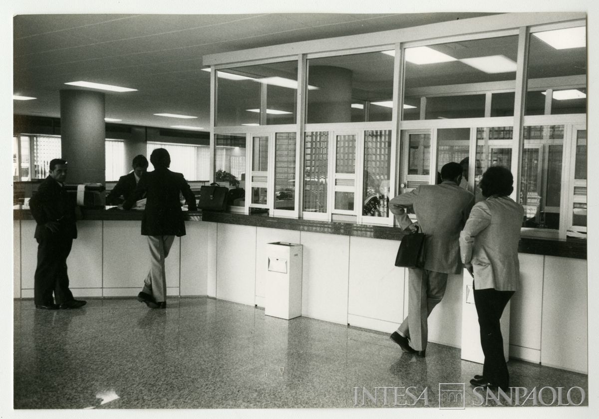 BCI, Roma: agenzia n. 27 di Via Giorgione 73/99 angolo Piazzale del Caravaggio, maggio 1972 (Foto Zaghi)