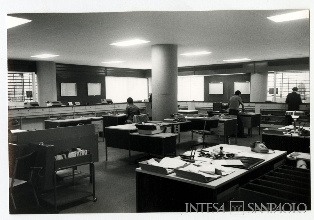 BCI, Roma: agenzia n. 27 di Via Giorgione 73/99 angolo Piazzale del Caravaggio, maggio 1972 (Foto Zaghi)