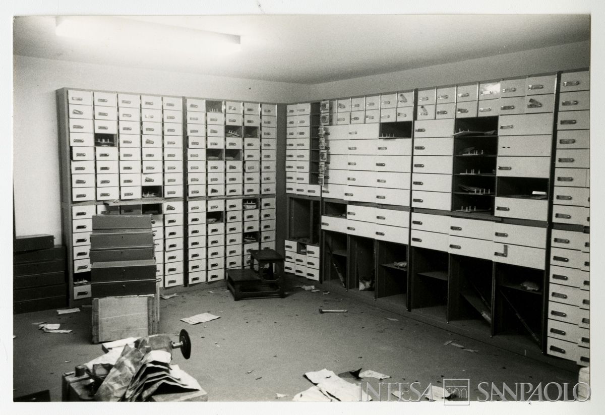 BCI, Roma: agenzia n. 27 di Via Giorgione 73/99 angolo Piazzale del Caravaggio, maggio 1972 (Foto Zaghi)