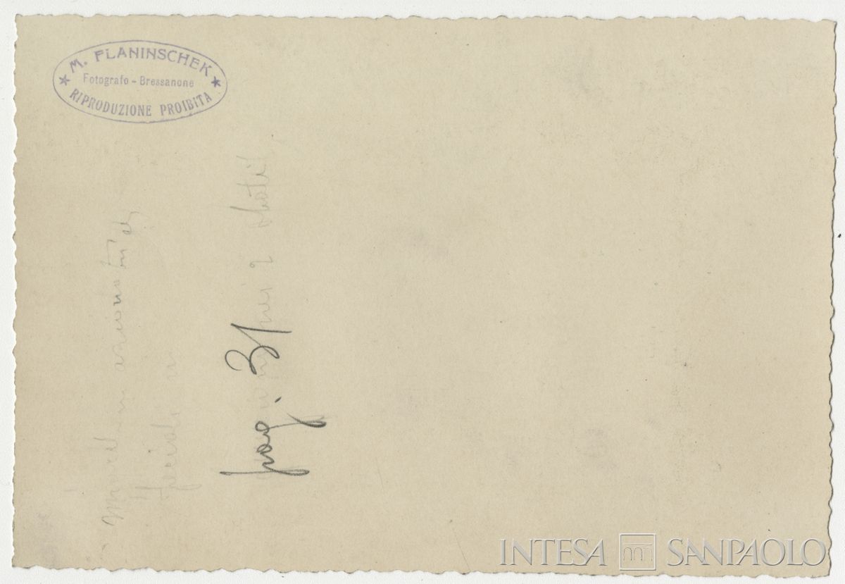 S. A. Farine di Legno Sams, Fortezza: macchina azionatrice creata e perfezionata dall'Ing. Mario Saini della Società Anonima Molino Felice Saini, 1937 circa (fotografo M. Flaninschek), verso