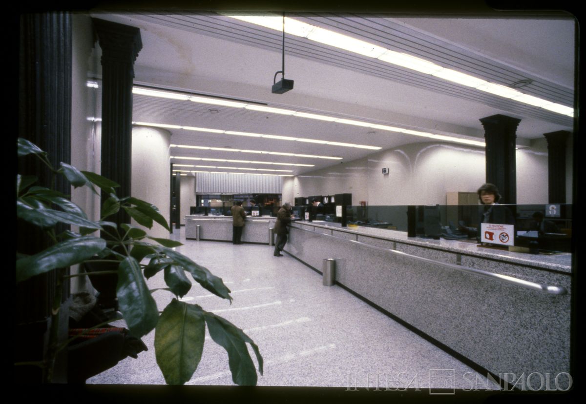 BCI, Milano: agenzia 10 di Via Torino 21, anni 1980-1990 (fotografo sconosciuto)