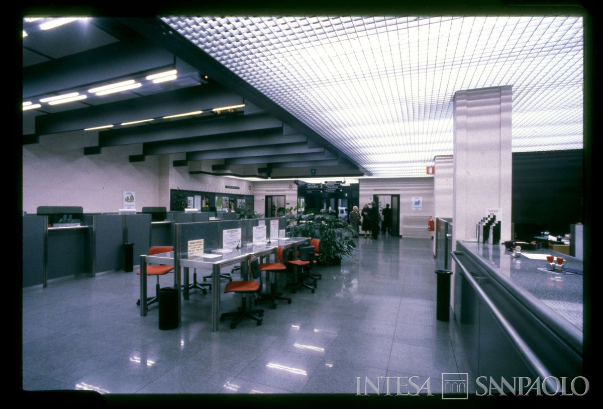 BCI, Milano: succursale Milano - Navigli di Via Meda 49, post 1987 (fotografo sconosciuto)