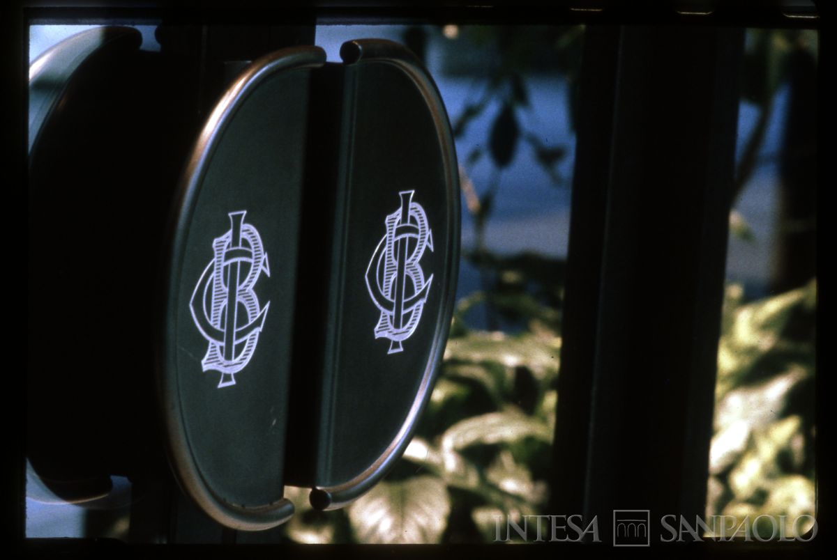 BCI, Milano, Porta Nuova: salone del pubblico, 1985 circa (foto di Edoardo Mari)