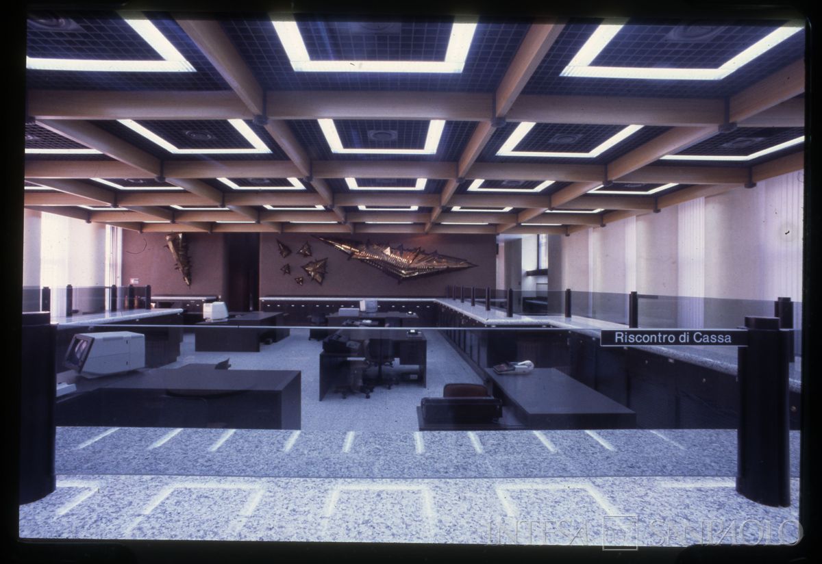 BCI, Milano, Porta Nuova: salone del pubblico, 1985 circa (foto di Edoardo Mari)