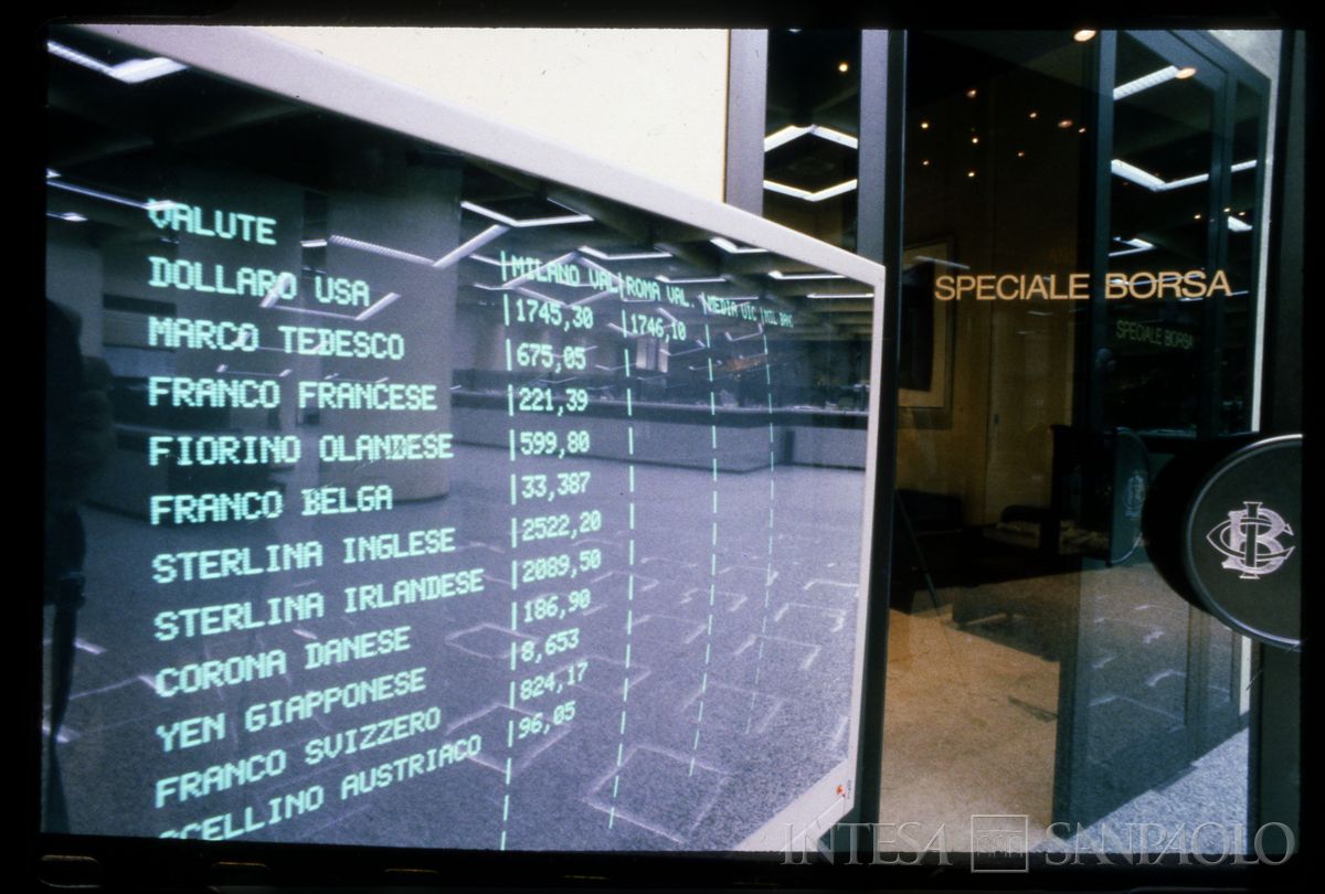 BCI, Milano, Porta Nuova: uffici, sala riunioni e corridoi, 1985 circa (foto Edoardo Mari)