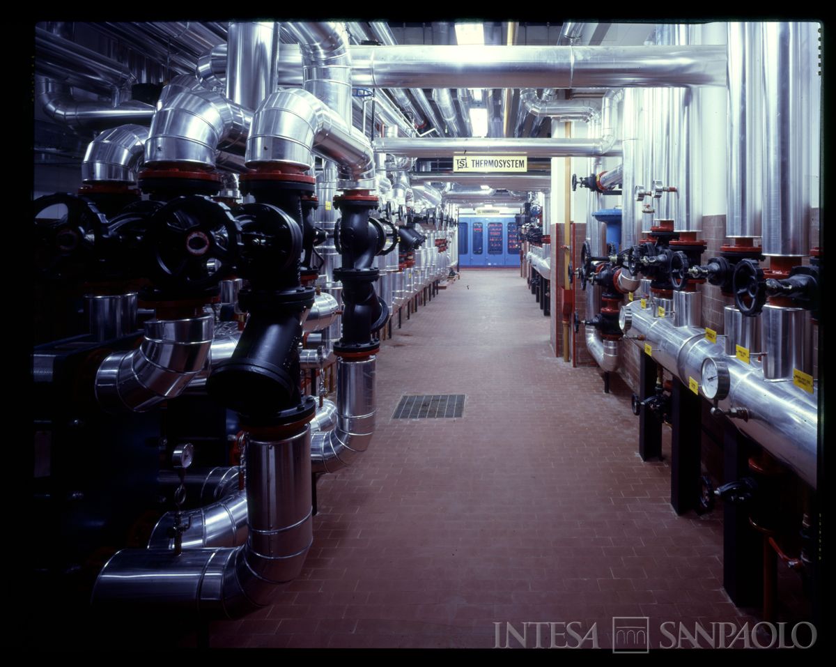 BCI, Milano, Porta Nuova: tubature e macchinari, 1985 circa (fotografo sconosciuto)