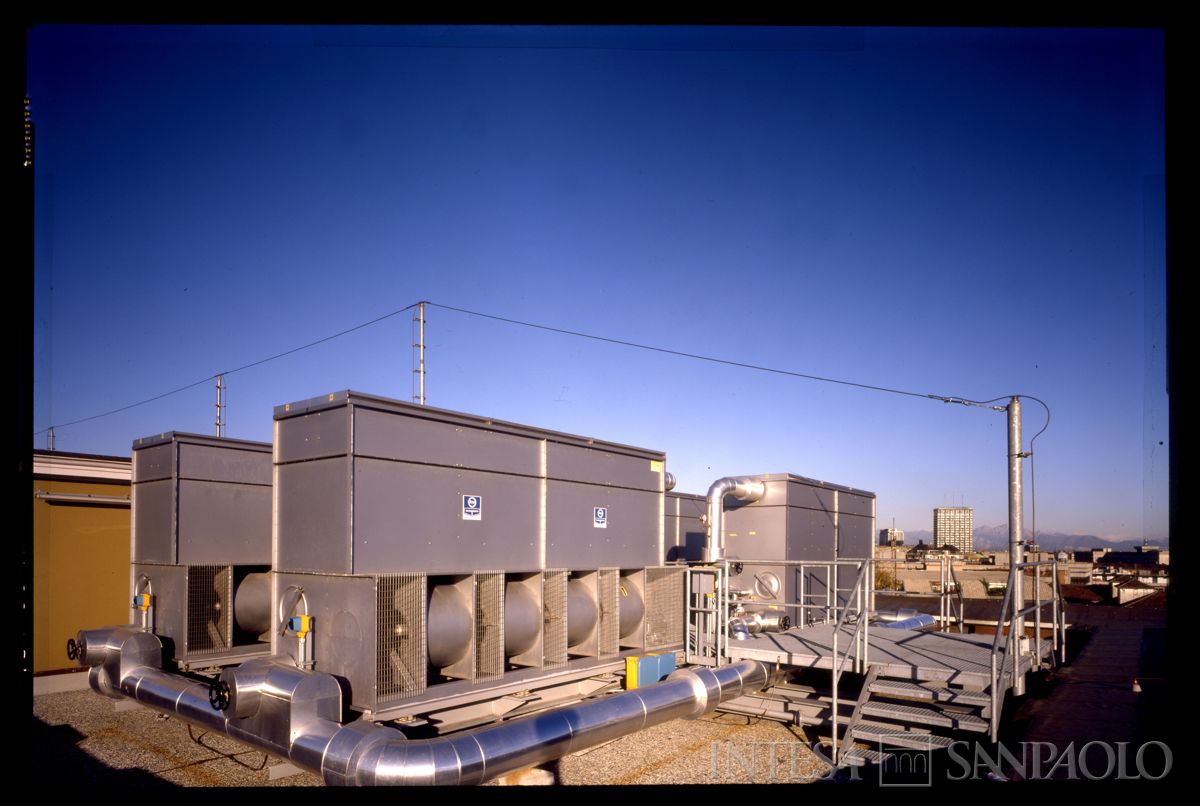 BCI, Milano, Porta Nuova: tubature e macchinari, 1985 circa (fotografo sconosciuto)