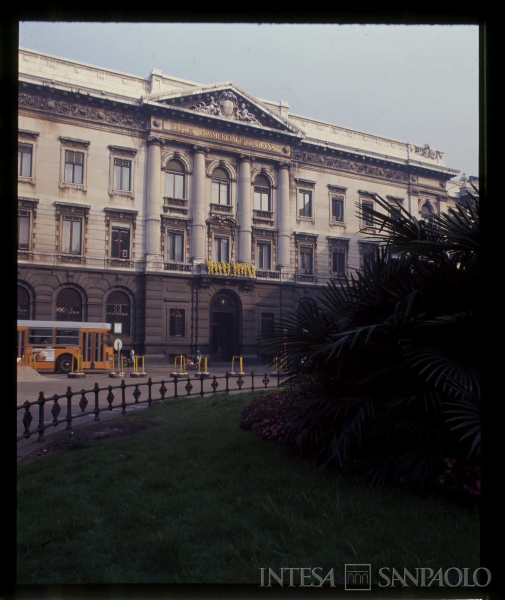 Palazzo di piazza della Scala 6, esterno, anni 1980-1990 (fotografo sconosciuto)