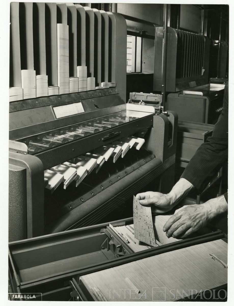 Cariplo, Centro Elettrocontabile (C.E.C.): Milano, Via Verdi 8, 1952 (foto di Farabola)