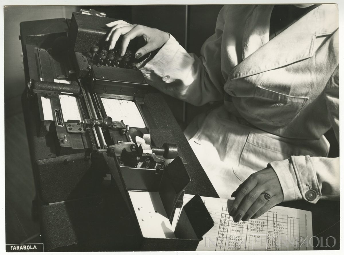 Cariplo, Centro Elettrocontabile (C.E.C.): Milano, Via Verdi 8, 1952 (foto di Farabola)