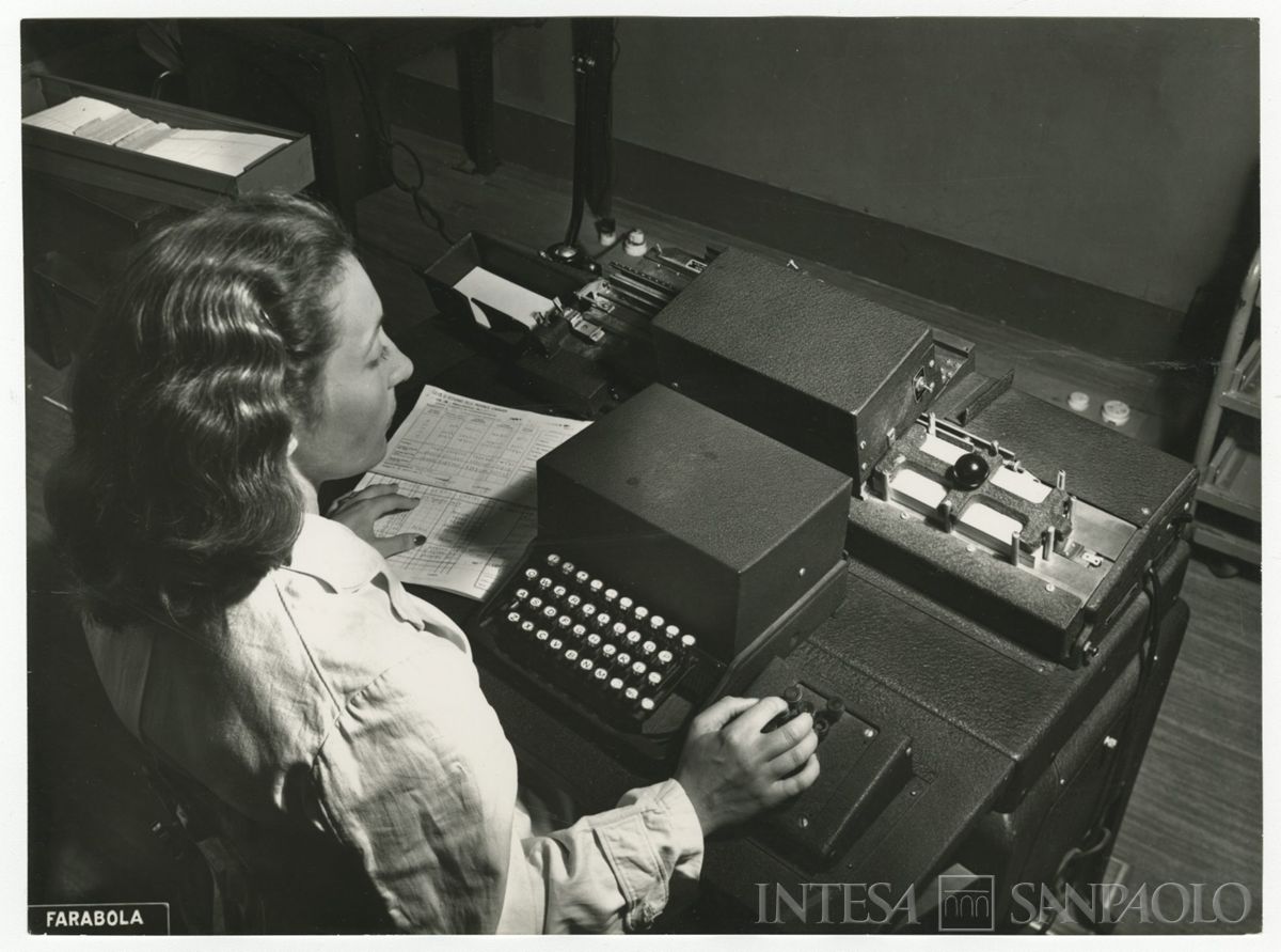 Cariplo, Centro Elettrocontabile (C.E.C.): Milano, Via Verdi 8, 1952 (foto di Farabola)