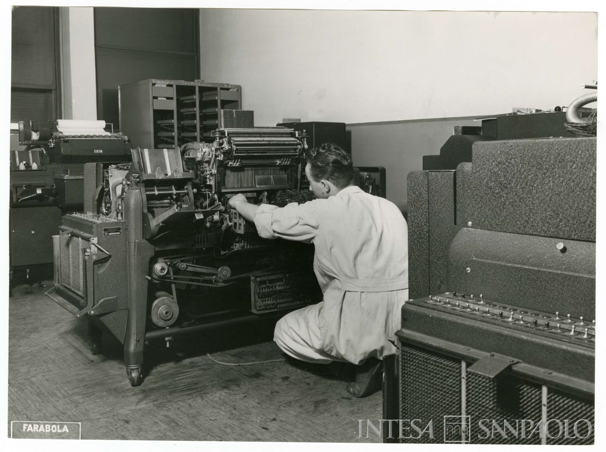 Cariplo, Centro Elettrocontabile (C.E.C.): Milano, Via Verdi 8, 1952 (foto di Farabola)