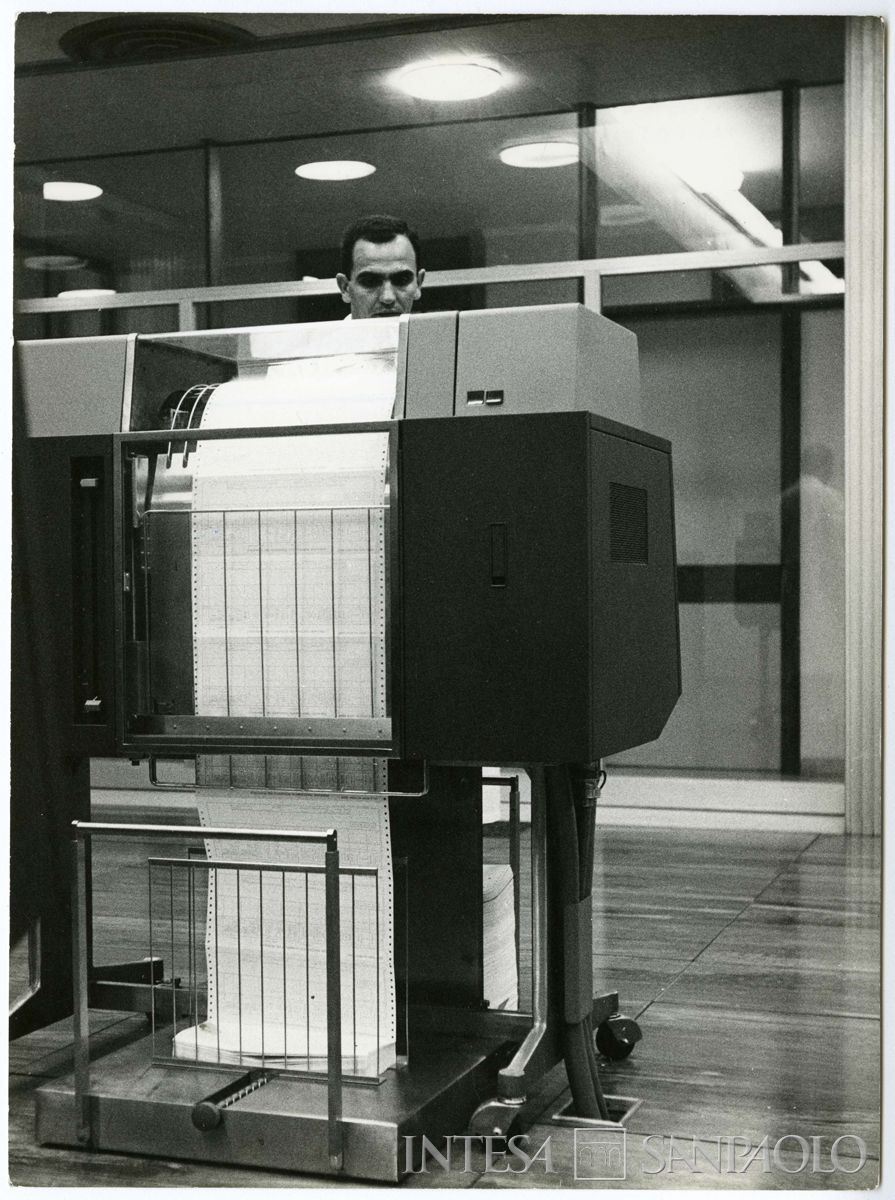 Cariplo, Centro Elettronico (C.E.) di Milano, Via Verdi 11: stampatrice, 1969 (Fotostile)